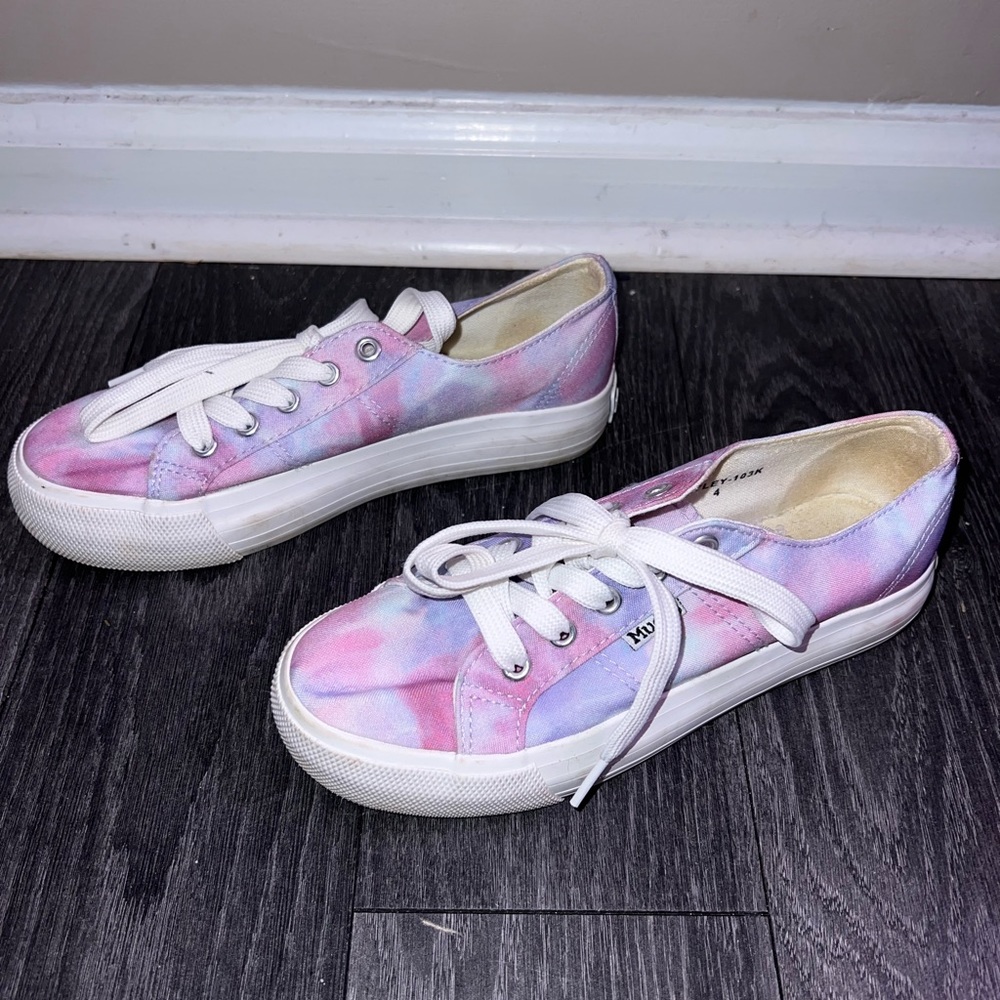 Mudd Shoes | Mudd Ladies Beyley Tie Dye Pink Lace Up Sneakers